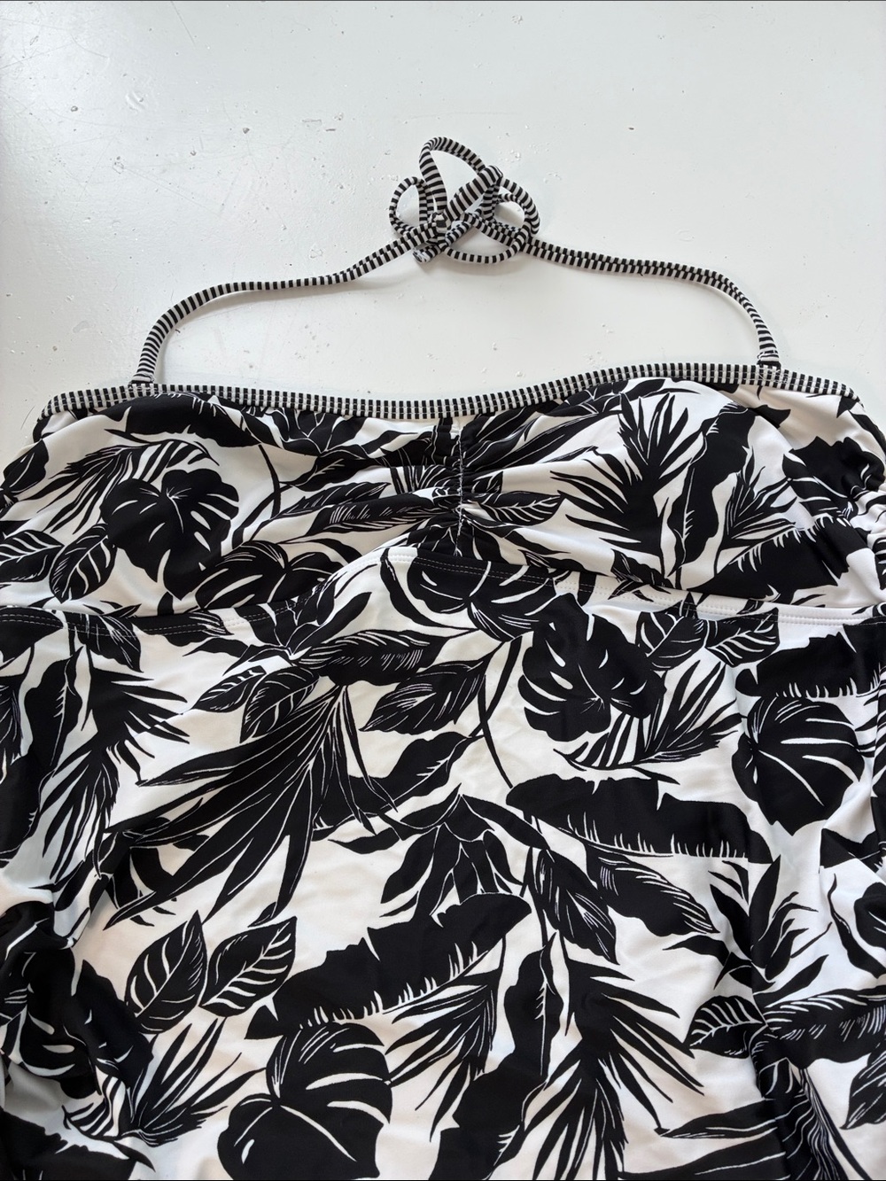 Old Navy XXL Black and White Floral Print Halter Style Tankini Swimsuit Top - Picture 4 of 6